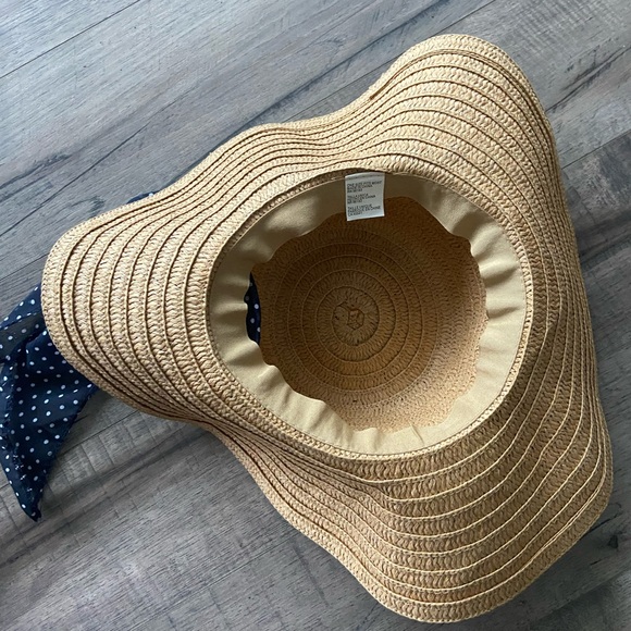 Women’s summer straw hat with navy polka dot ribbon - Picture 3 of 5